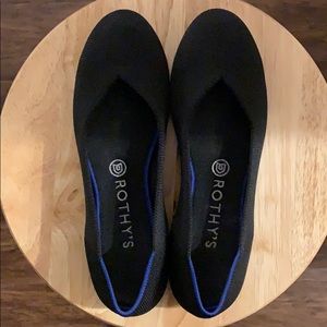 Size 9 Black Rothys Rounds.